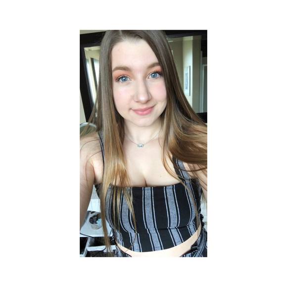 Meet your Posher, Courtney - Picture 1 of 1